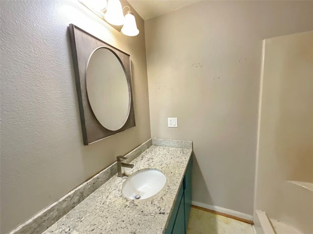 502 Oakdale Street, Shoreacres, TX 77571