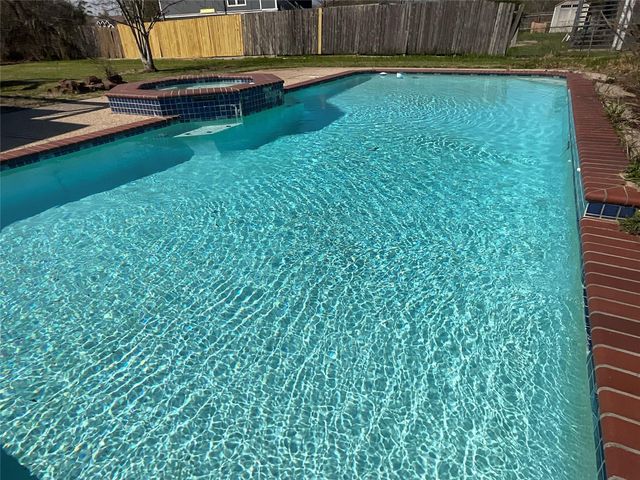 502 Oakdale Street, Shoreacres, TX 77571