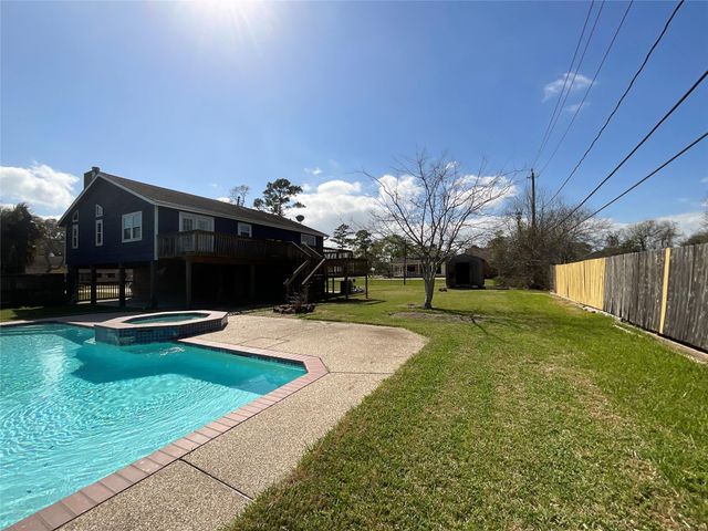 502 Oakdale Street, Shoreacres, TX 77571