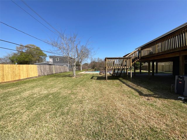 502 Oakdale Street, Shoreacres, TX 77571