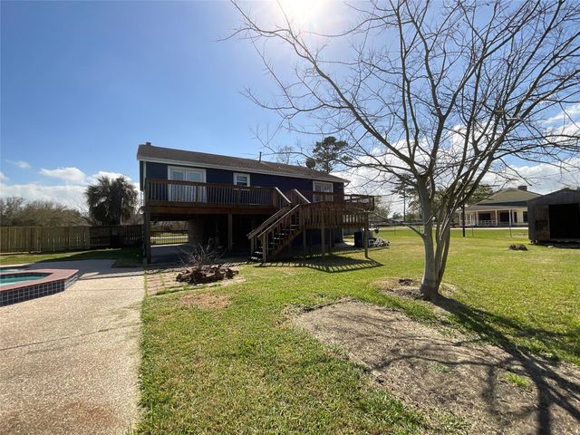 502 Oakdale Street, Shoreacres, TX 77571