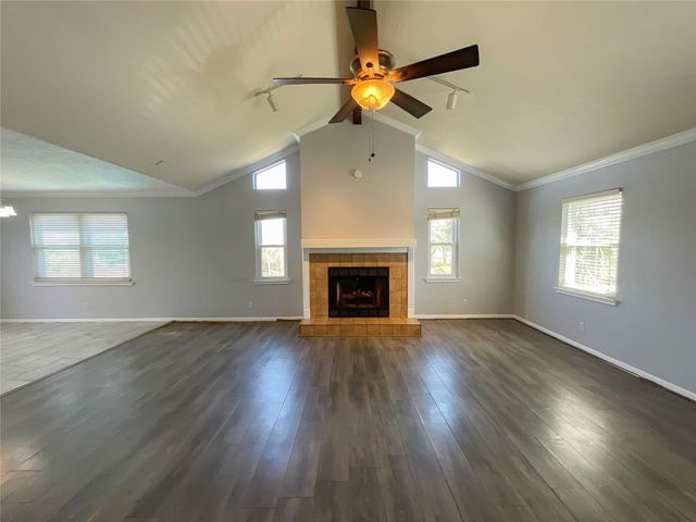502 Oakdale Street, Shoreacres, TX 77571