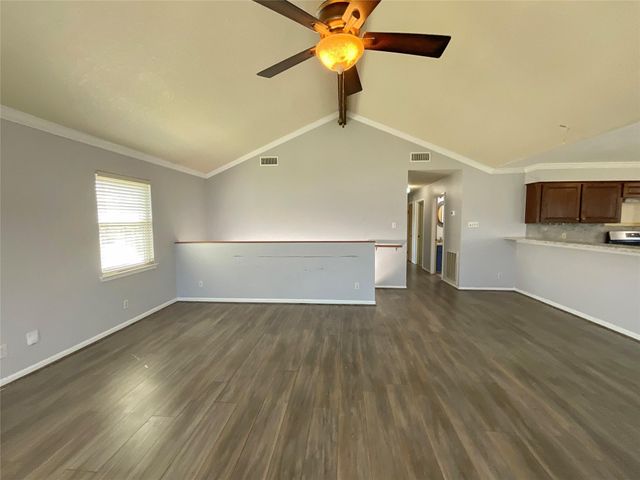 502 Oakdale Street, Shoreacres, TX 77571