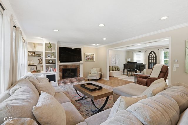 8404 Eastbay Drive, Indianapolis, IN 46236