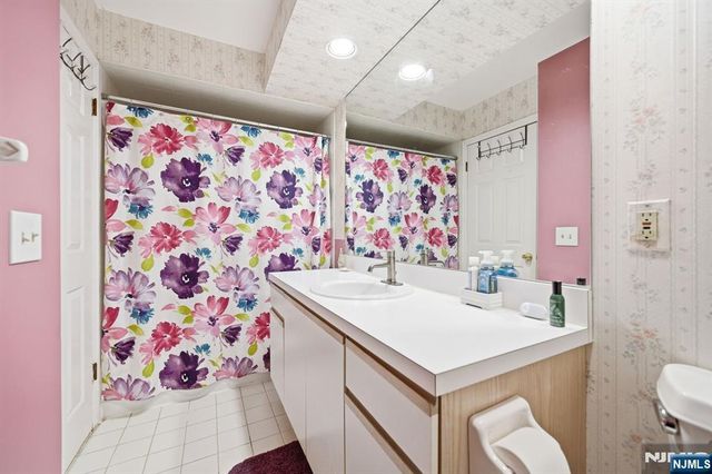 300 Coventry Court, Ramsey, NJ 07446