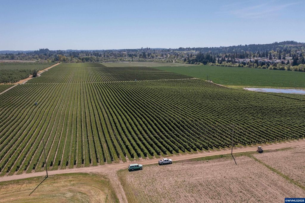 3372 River Bend Rd NW, Salem, OR 97304