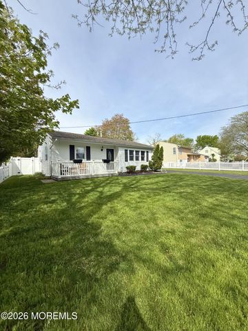 878 Salem Drive, Toms River, NJ 08753