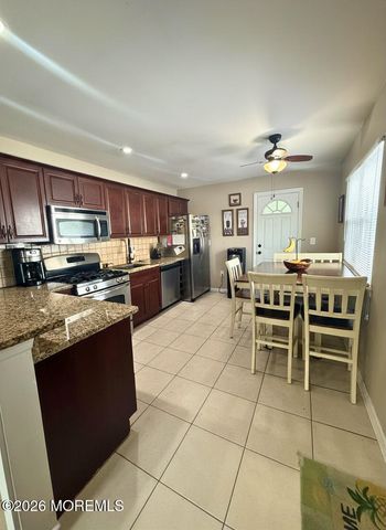 878 Salem Drive, Toms River, NJ 08753