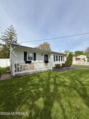 878 Salem Drive, Toms River, NJ 08753