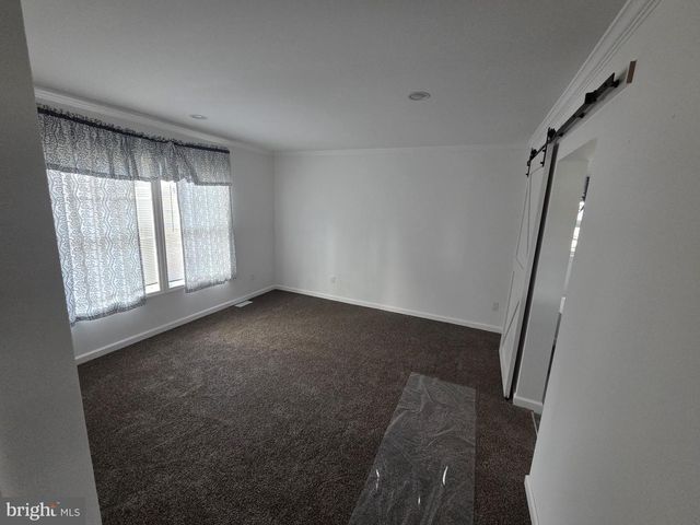 9 HILLSIDE DR, Quakertown, PA 18951