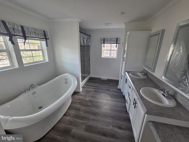 9 HILLSIDE DR, Quakertown, PA 18951