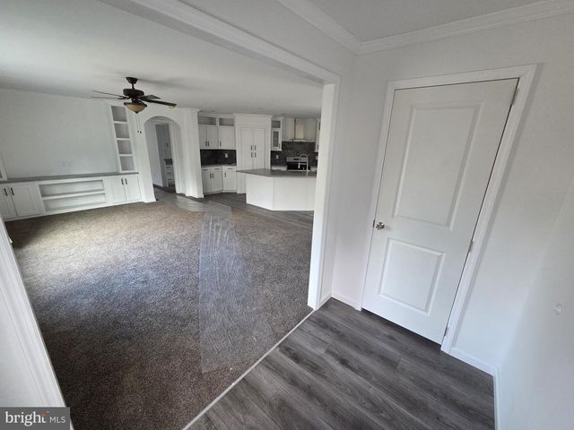 9 HILLSIDE DR, Quakertown, PA 18951
