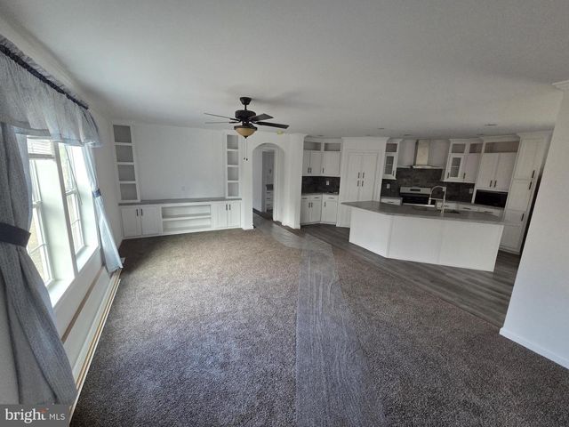 9 HILLSIDE DR, Quakertown, PA 18951