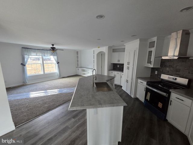 9 HILLSIDE DR, Quakertown, PA 18951