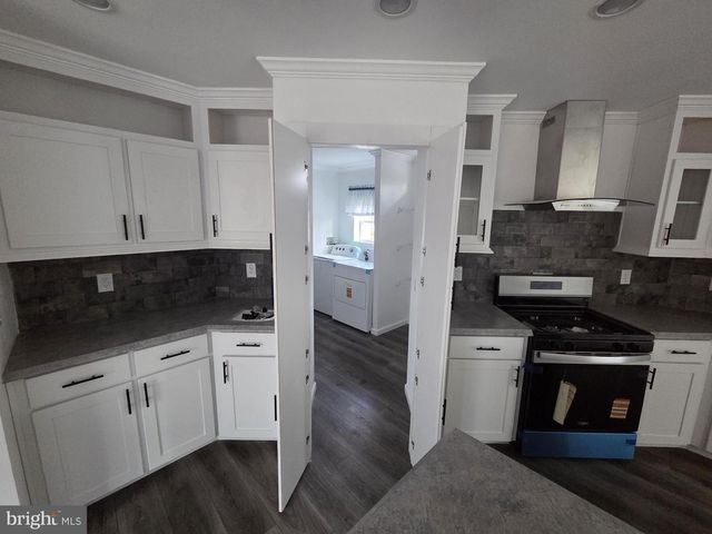 9 HILLSIDE DR, Quakertown, PA 18951