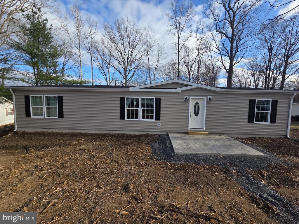 9 HILLSIDE DR, Quakertown, PA 18951