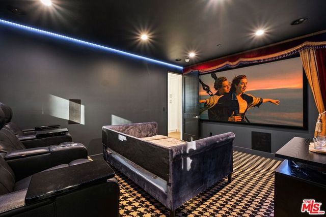 5510 Columbus Avenue, Sherman Oaks, CA 91411