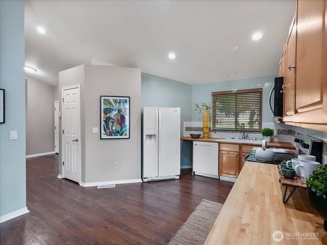 28123 230 Avenue SE, Maple Valley, WA 98038
