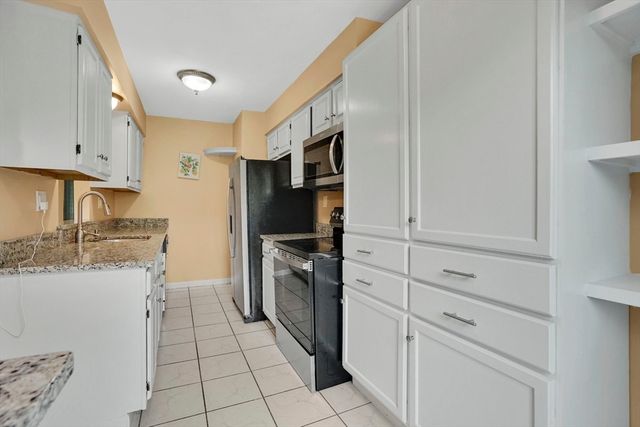 43 Meadowbrook Ln 43, Palmer, MA 01069