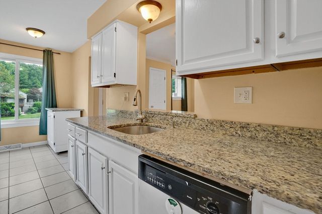 43 Meadowbrook Ln 43, Palmer, MA 01069