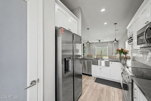 615 W HARWELL Road, Phoenix, AZ 85041