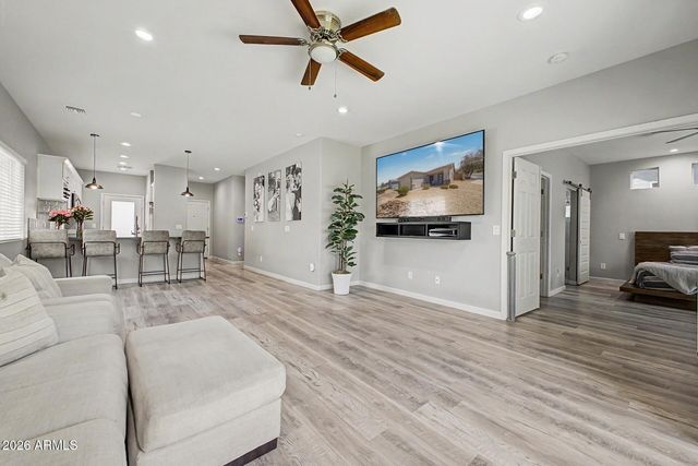 615 W HARWELL Road, Phoenix, AZ 85041