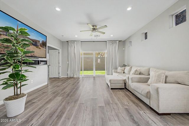 615 W HARWELL Road, Phoenix, AZ 85041
