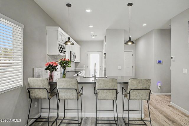 615 W HARWELL Road, Phoenix, AZ 85041