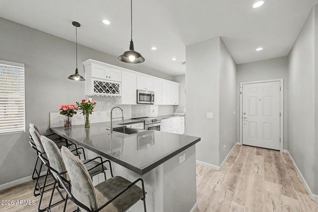 615 W HARWELL Road, Phoenix, AZ 85041