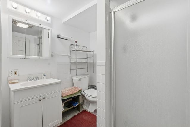 8305 S Paxton Avenue, Chicago, IL 60617