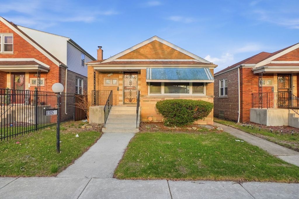 8305 S Paxton Avenue, Chicago, IL 60617