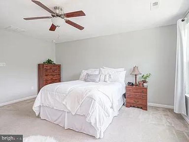 40 VILLAGE GREEN LN, Sicklerville, NJ 08081