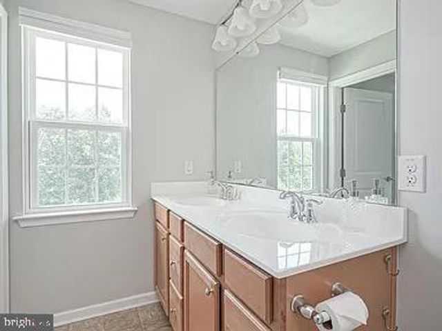 40 VILLAGE GREEN LN, Sicklerville, NJ 08081