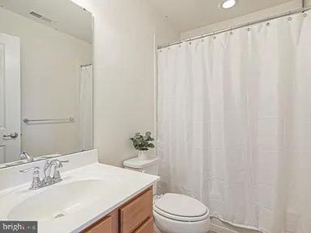 40 VILLAGE GREEN LN, Sicklerville, NJ 08081