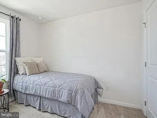 40 VILLAGE GREEN LN, Sicklerville, NJ 08081