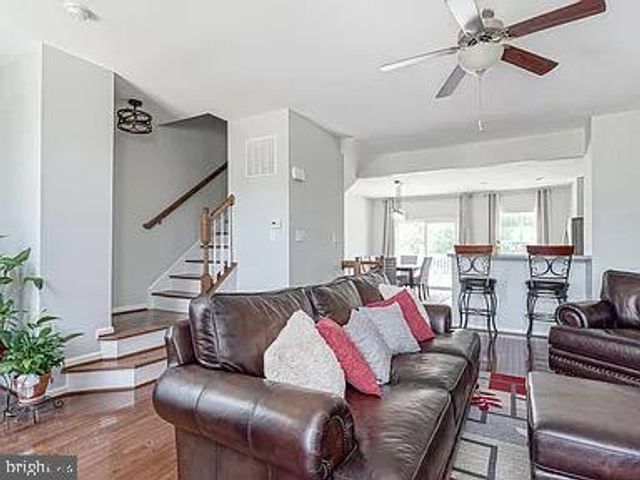 40 VILLAGE GREEN LN, Sicklerville, NJ 08081