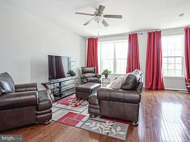 40 VILLAGE GREEN LN, Sicklerville, NJ 08081