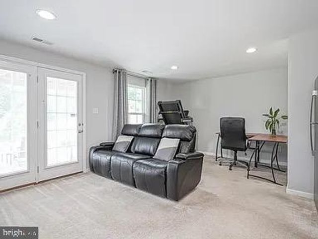 40 VILLAGE GREEN LN, Sicklerville, NJ 08081