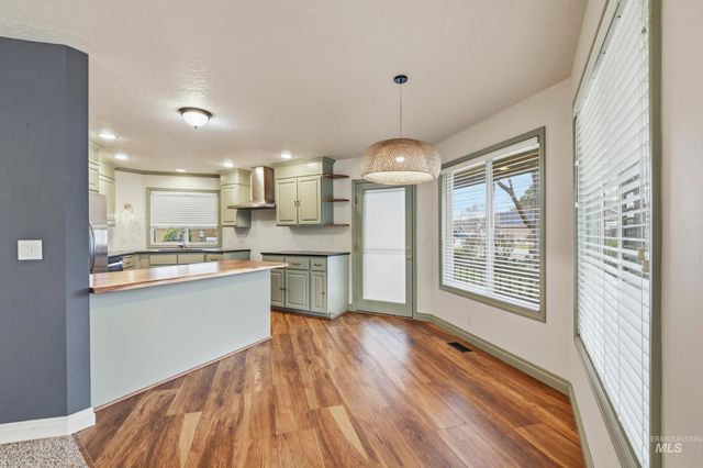 7348 N Crewe Ave, Boise, ID 83714