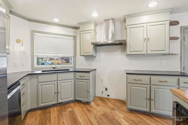 7348 N Crewe Ave, Boise, ID 83714