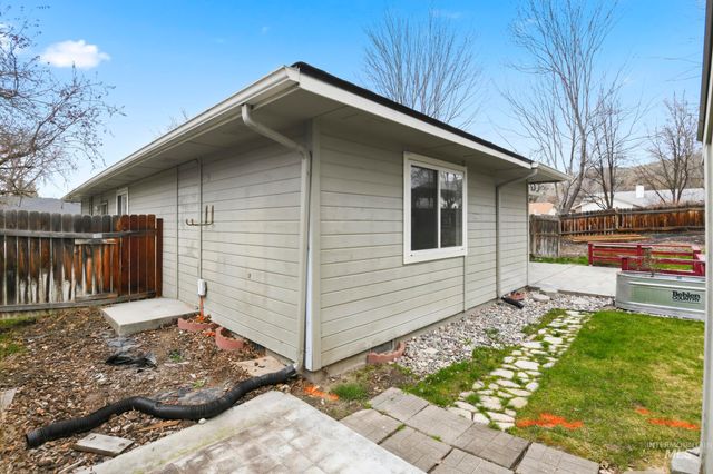 7348 N Crewe Ave, Boise, ID 83714