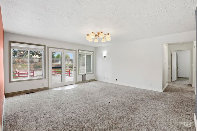 7348 N Crewe Ave, Boise, ID 83714