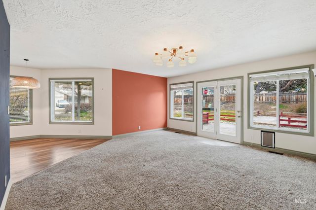 7348 N Crewe Ave, Boise, ID 83714