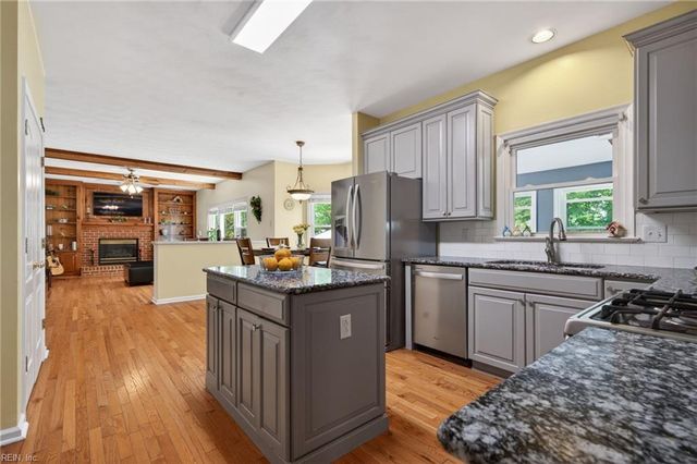 1004 Marlbank CT, Chesapeake, VA 23322