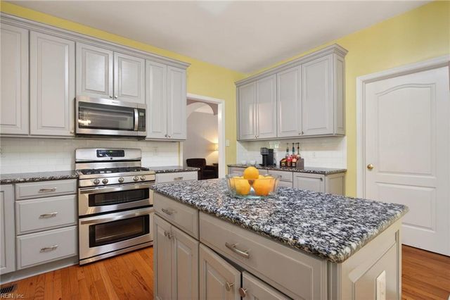 1004 Marlbank CT, Chesapeake, VA 23322