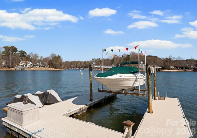 201 Brawley Harbor Place, Mooresville, NC 28117