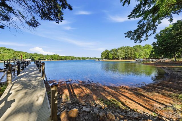 201 Brawley Harbor Place, Mooresville, NC 28117
