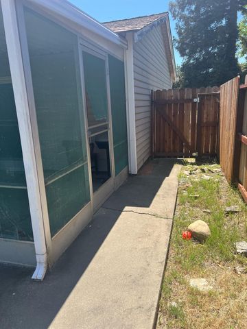 1585 Neihart Ave, Sacramento, CA 95832