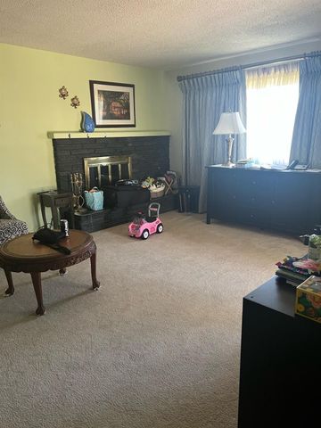 1585 Neihart Ave, Sacramento, CA 95832