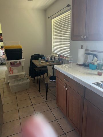 1585 Neihart Ave, Sacramento, CA 95832